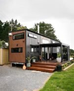 Luxury 40ft prefab container house with easy-folding sandwich panels.